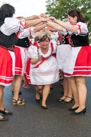 babske-hody-blucina-2014_068.jpg