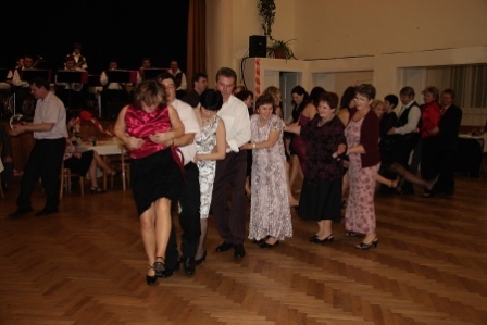 Návštěvníci plesu22.JPG